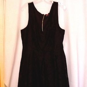 sleevless little black dress